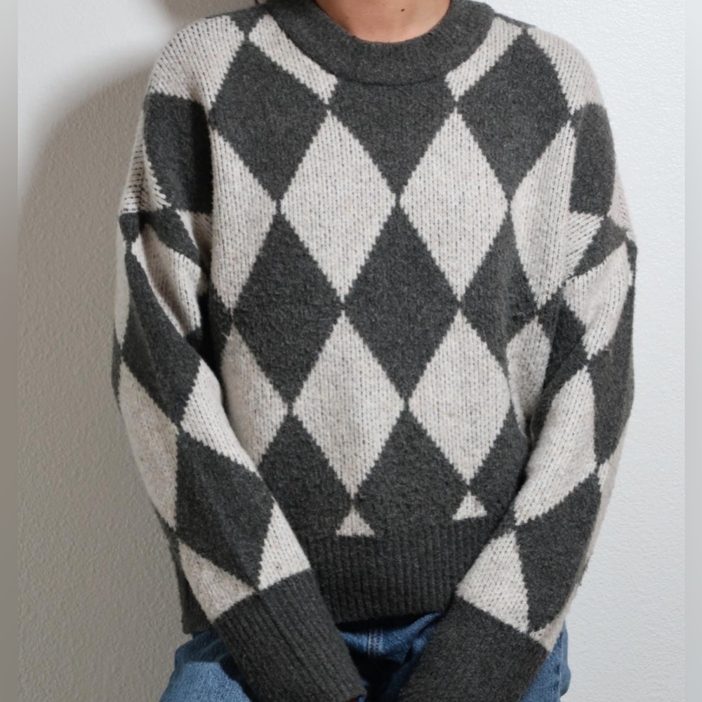 Abercrombie & Fitch women’s jacquard knit sweater grey and white checkered - S